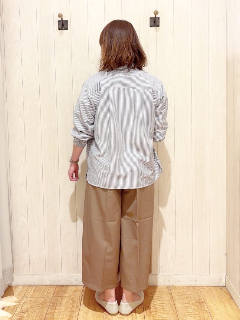 あいこさんの「SHOO･LA･RUE｜【UV/抗菌防臭/洗濯機可】小さめロゴの大人スムースロンT」を使ったコーディネート