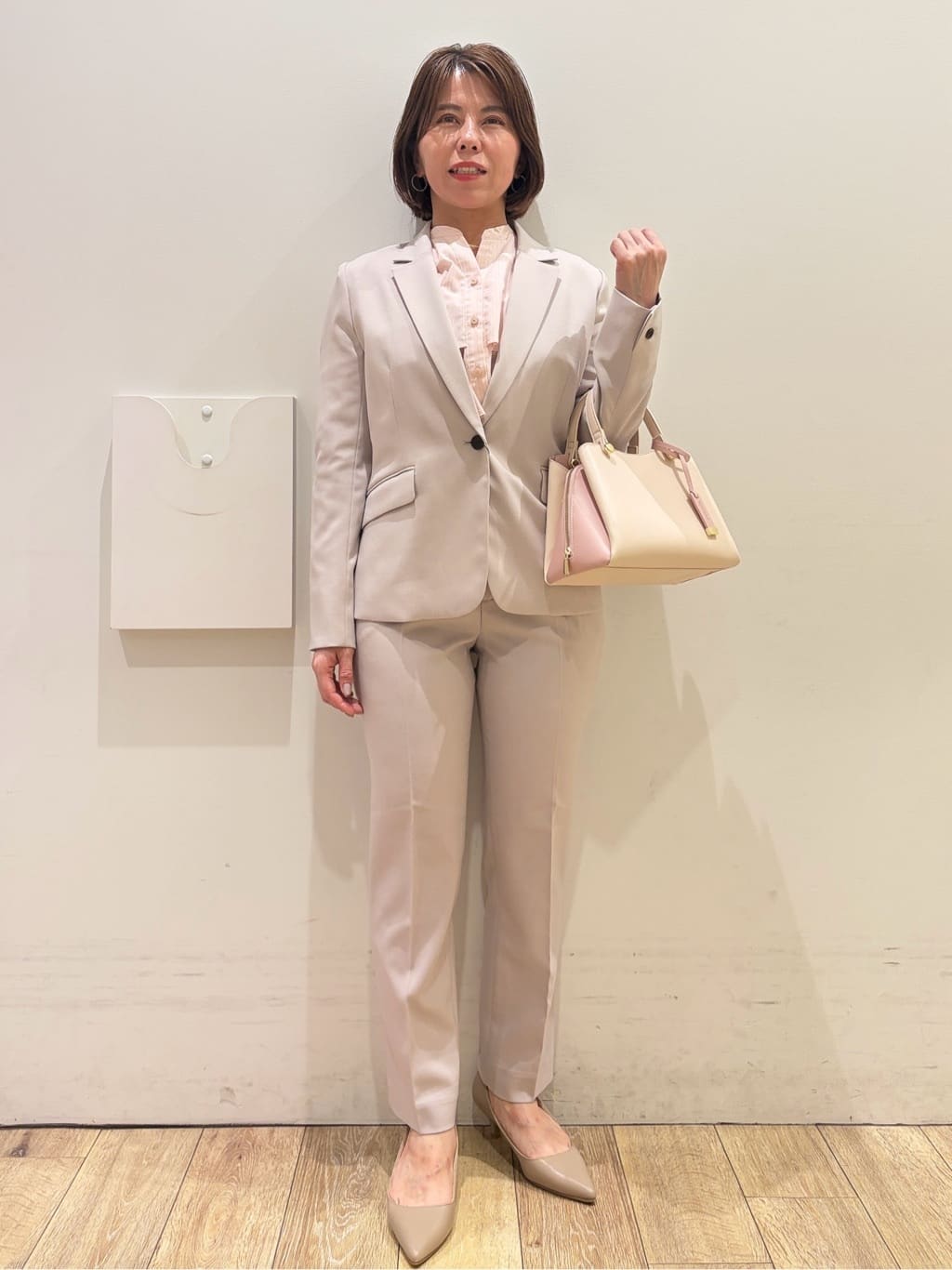 YUKOさんの「index｜フリルキーネックシャツ【洗濯機OK／イージーアイロン／防シワ】《XS～LL／7col》」を使ったコーディネート