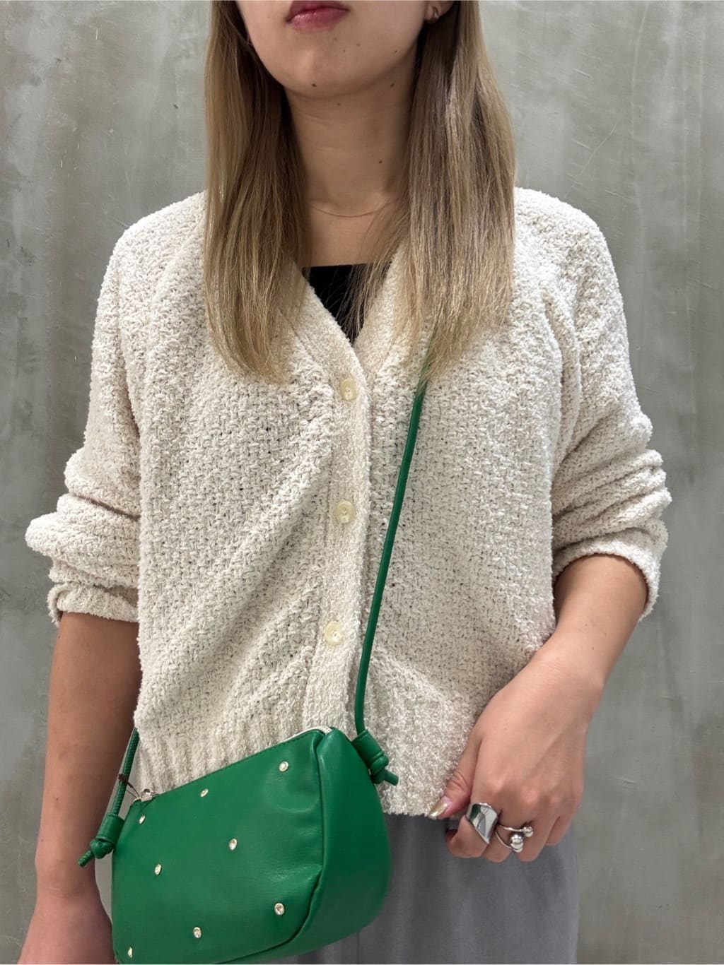 minaさんの「grove｜高評価！【洗える】リラックスして着たい、Vネックカーディガン」を使ったコーディネート