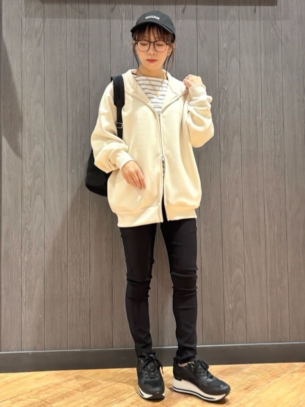 meiさんの「SHOO･LA･RUE｜ヒールアップスニーカー」を使ったコーディネート