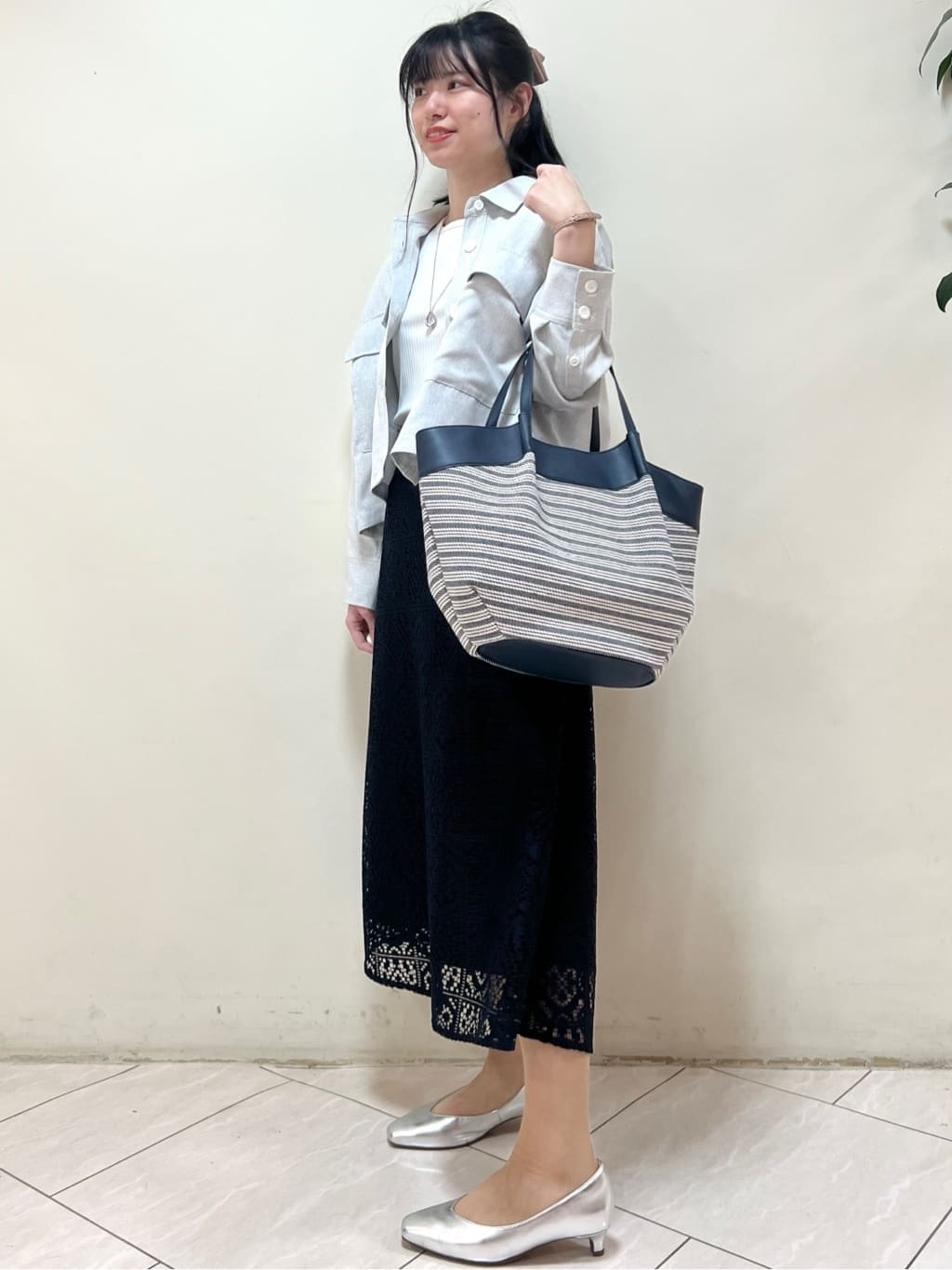 yanaさんの「Reflect｜【インナーにおすすめ◎】クルーネックストレッチリブトップス」を使ったコーディネート