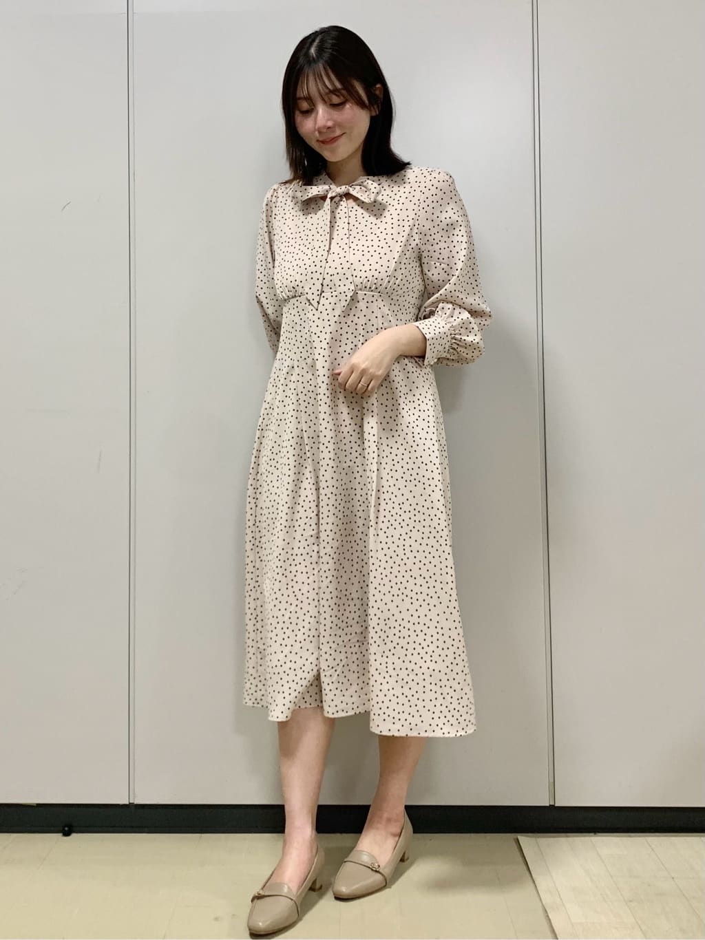 kasumiさんの「index｜リボンボウタイドットワンピース【洗濯機OK／イージーアイロン／防シワ】」を使ったコーディネート