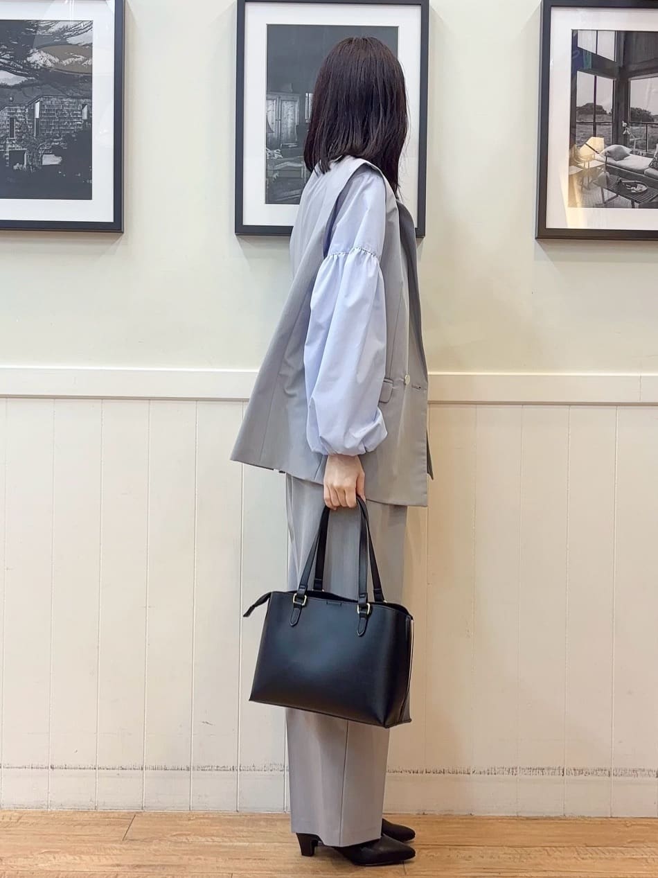えぬさんの「SHOO･LA･RUE｜【洗濯機可/S-LL】ふんわりとしたお袖が愛らしい ジレスタイルに合うブラウス」を使ったコーディネート