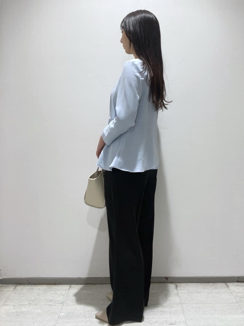 meiさんの「INDIVI｜【洗える／UVケア／SETUP可】着る日傘ペプラムブラウス」を使ったコーディネート