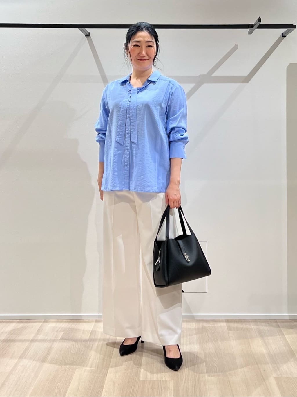 TOMOMIさんの「UNTITLED｜◆【洗える/接触冷感】リラックスボウタイブラウス」を使ったコーディネート