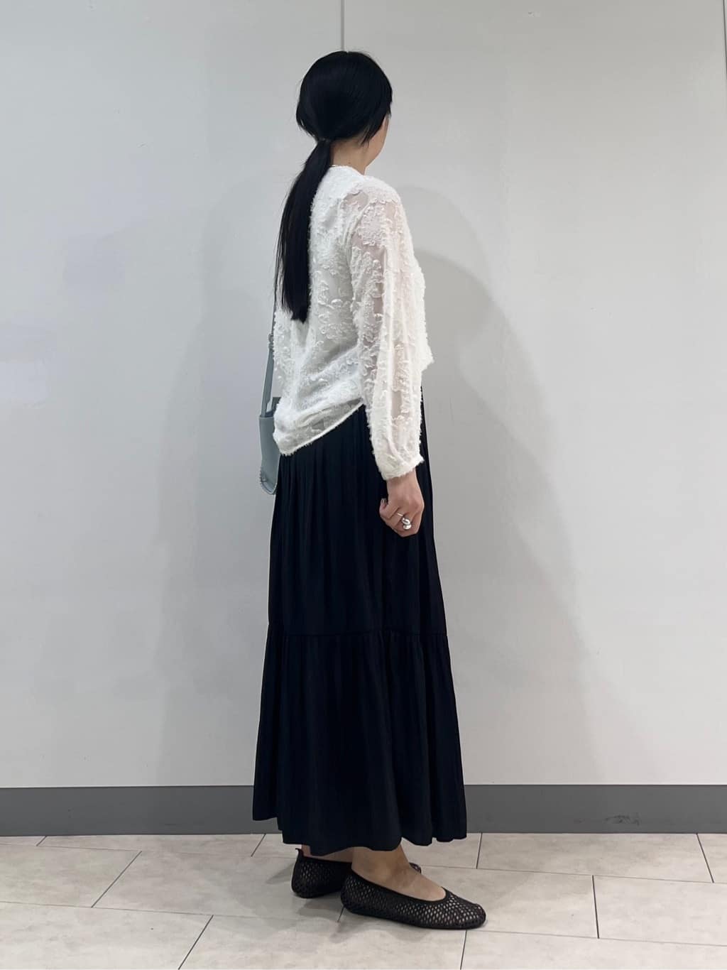 hasuさんの「INDIVI｜【華やか／大人シアー／セレモニー】カットフリンジブラウス」を使ったコーディネート