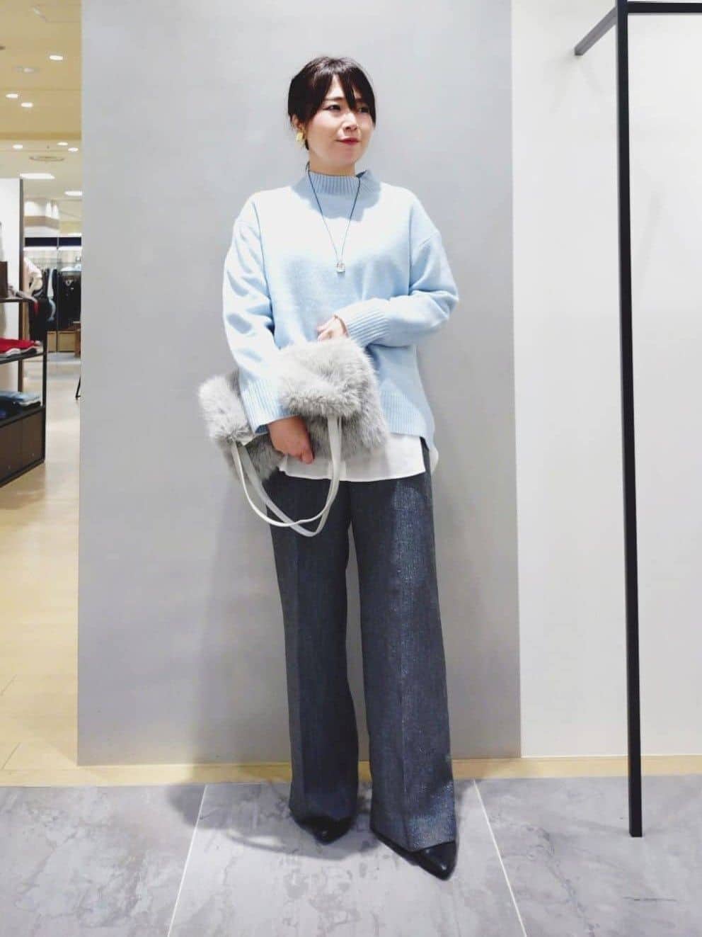 TOMOMIさんの「INDIVI｜【褒められパンツ/ウール調素材】ラメ混ワイドパンツ」を使ったコーディネート
