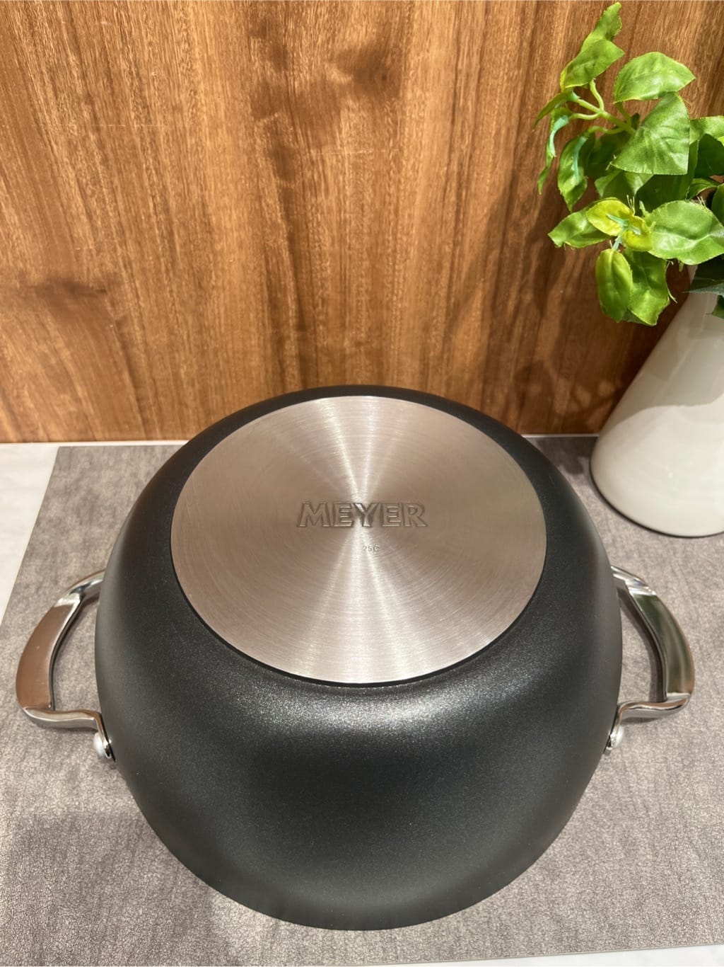 アリオ川口さんの「212 KITCHEN STORE｜ライトポット　BLACK ＜MEYER  マイヤー＞」を使ったコーディネート
