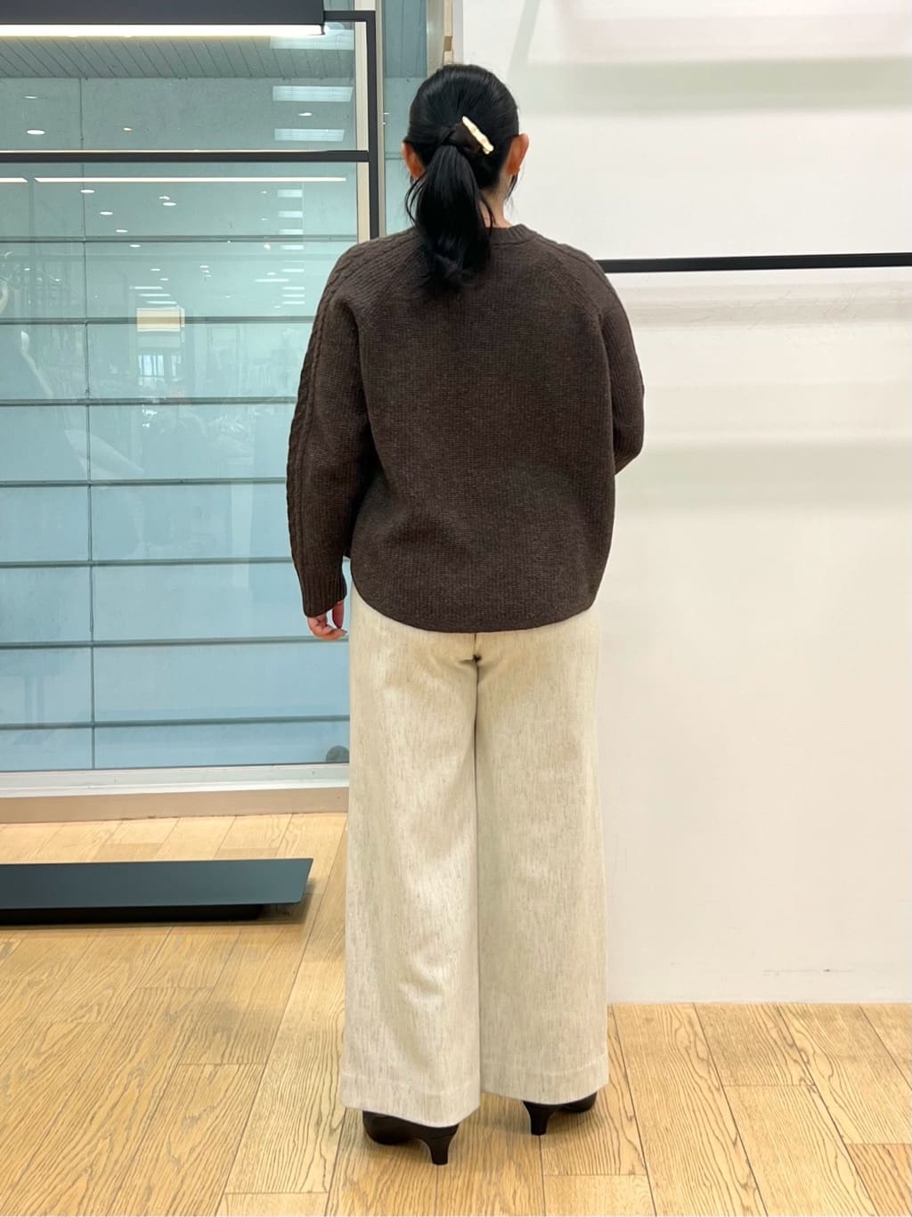 shimaさんの「INDIVI｜【名品／撥水／抗菌防臭】ショート丈リサイクルダウンコート」を使ったコーディネート