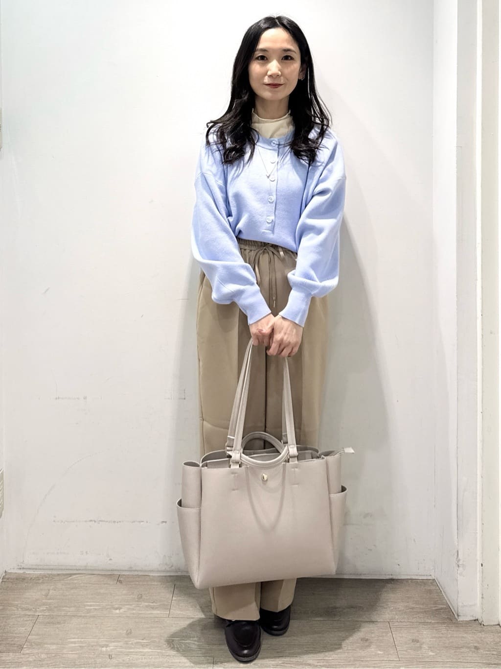 yuicciさんの「OPAQUE.CLIP｜シアーハイネックトップス【洗濯機OK】」を使ったコーディネート