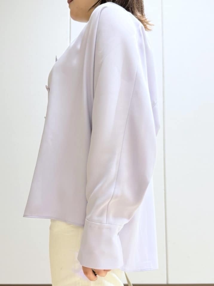 Rikoさんの「INDIVI｜【洗える／UVケア／マットサテン】Vネックドルマンスリーブブラウス」を使ったコーディネート