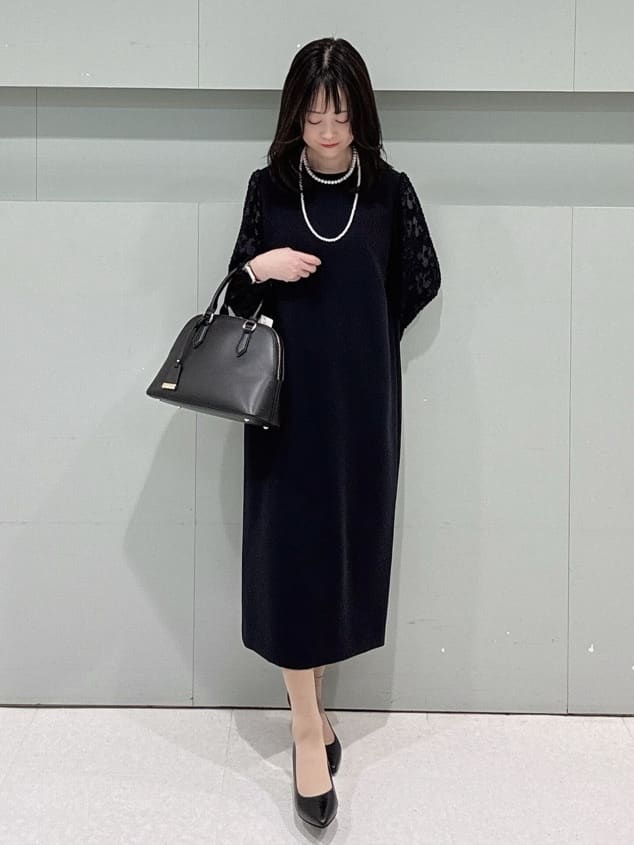makiさんの「UNTITLED｜◆【お呼ばれドレス/洗える】カットジャカードスリーブ ワンピース」を使ったコーディネート