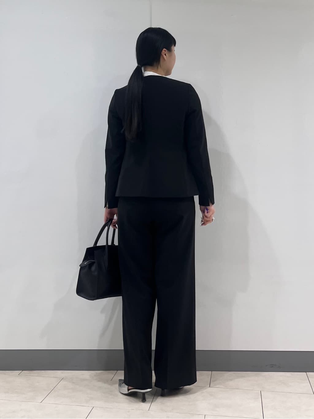 hasuさんの「INDIVI｜【通勤スーツ／洗える】ストレッチカラーレスジャケット」を使ったコーディネート