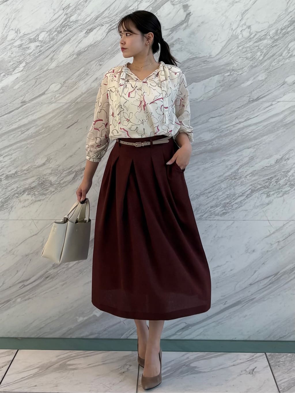 MISAKIさんの「COUP DE CHANCE｜【手洗い可/通勤服】シアーローン花柄ブラウス」を使ったコーディネート
