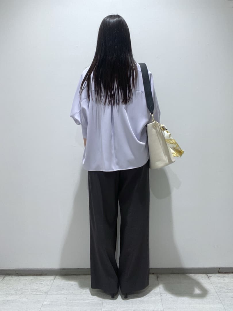 meiさんの「INDIVI｜【褒められパンツ／洗える／ウエストゴム】ワイドタックパンツ」を使ったコーディネート