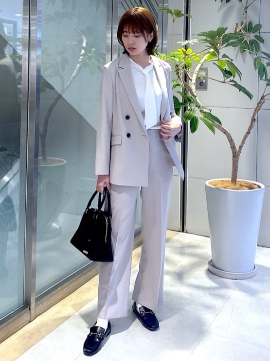 yukaさんの「UNTITLED｜◆【通勤/インナーブラウス】幾何柄ボウタイブラウス」を使ったコーディネート
