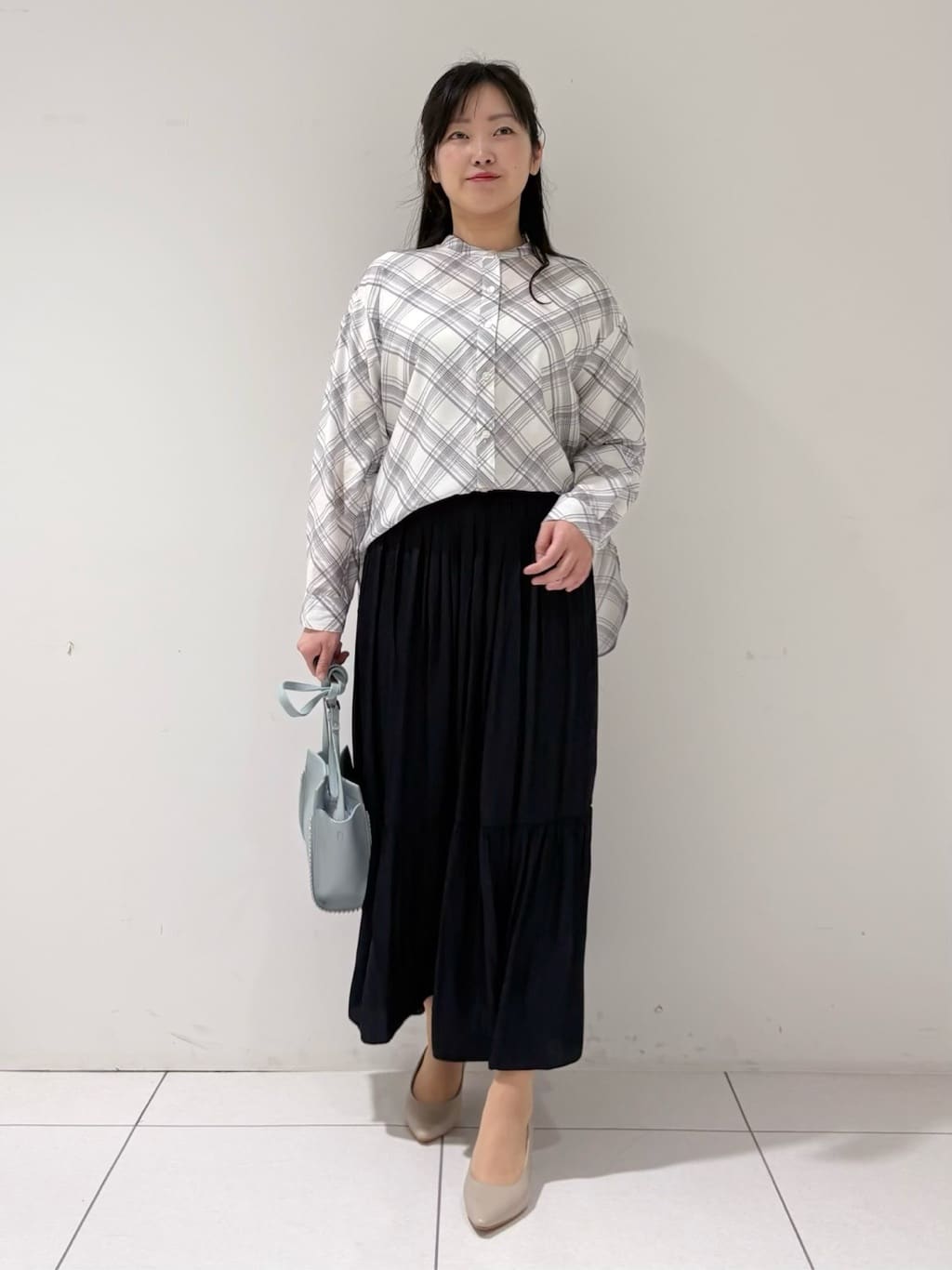 momokoさんの「INDIVI｜【2WAY／シアー】バイアスチェック柄＆無地 カシュクールシャツ」を使ったコーディネート