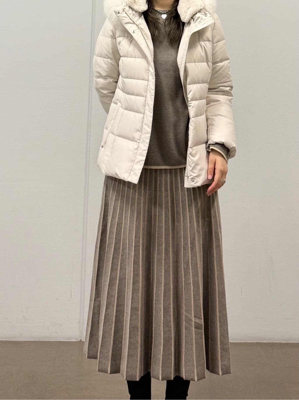mizukiさんの「INDIVI｜【名品／撥水／抗菌防臭】ショート丈リサイクルダウンコート」を使ったコーディネート