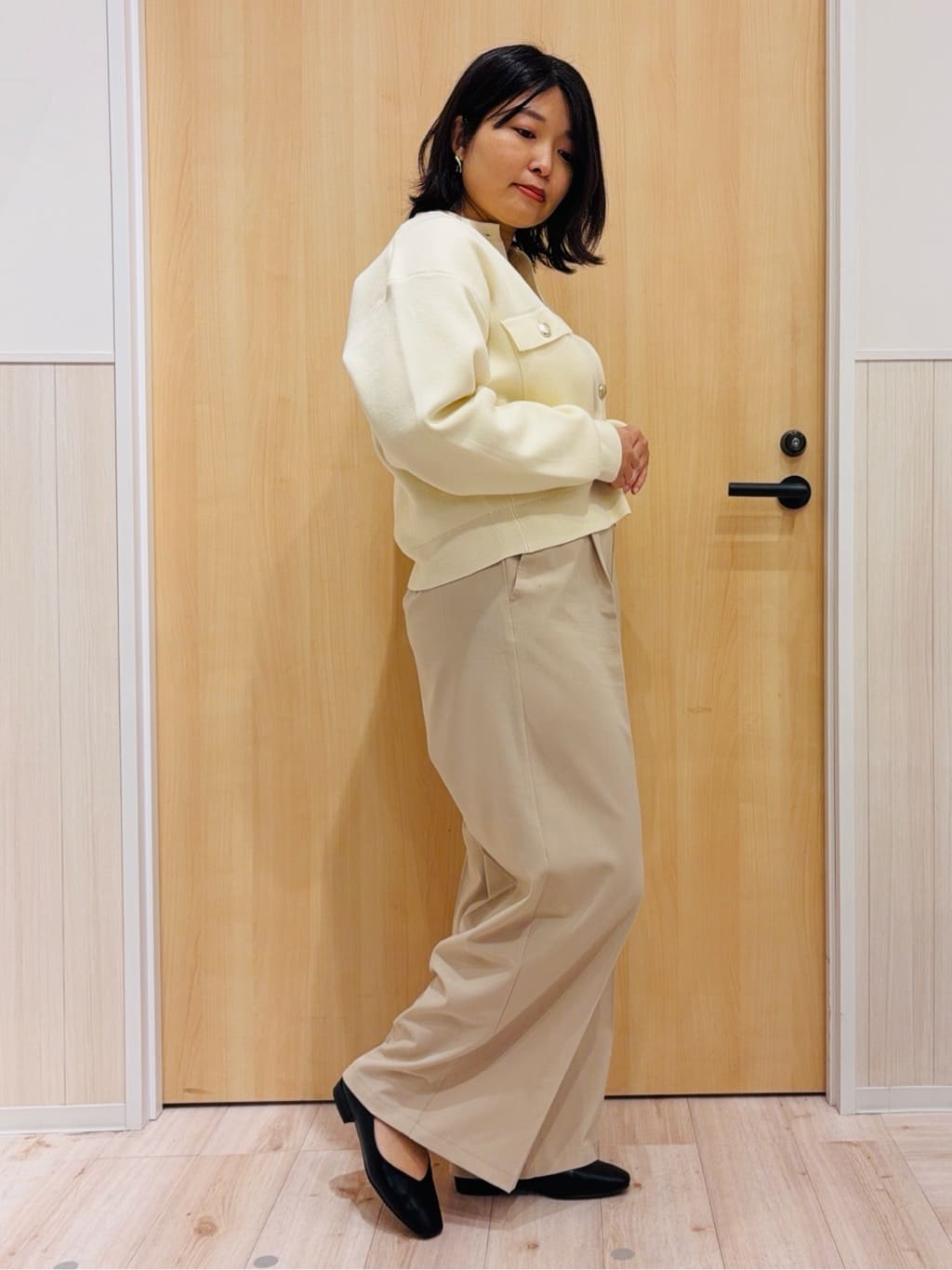 すーさんの「SHOO･LA･RUE｜【洗濯機可/S-LL】1枚でも羽織りでも 華やか上品カーデ」を使ったコーディネート