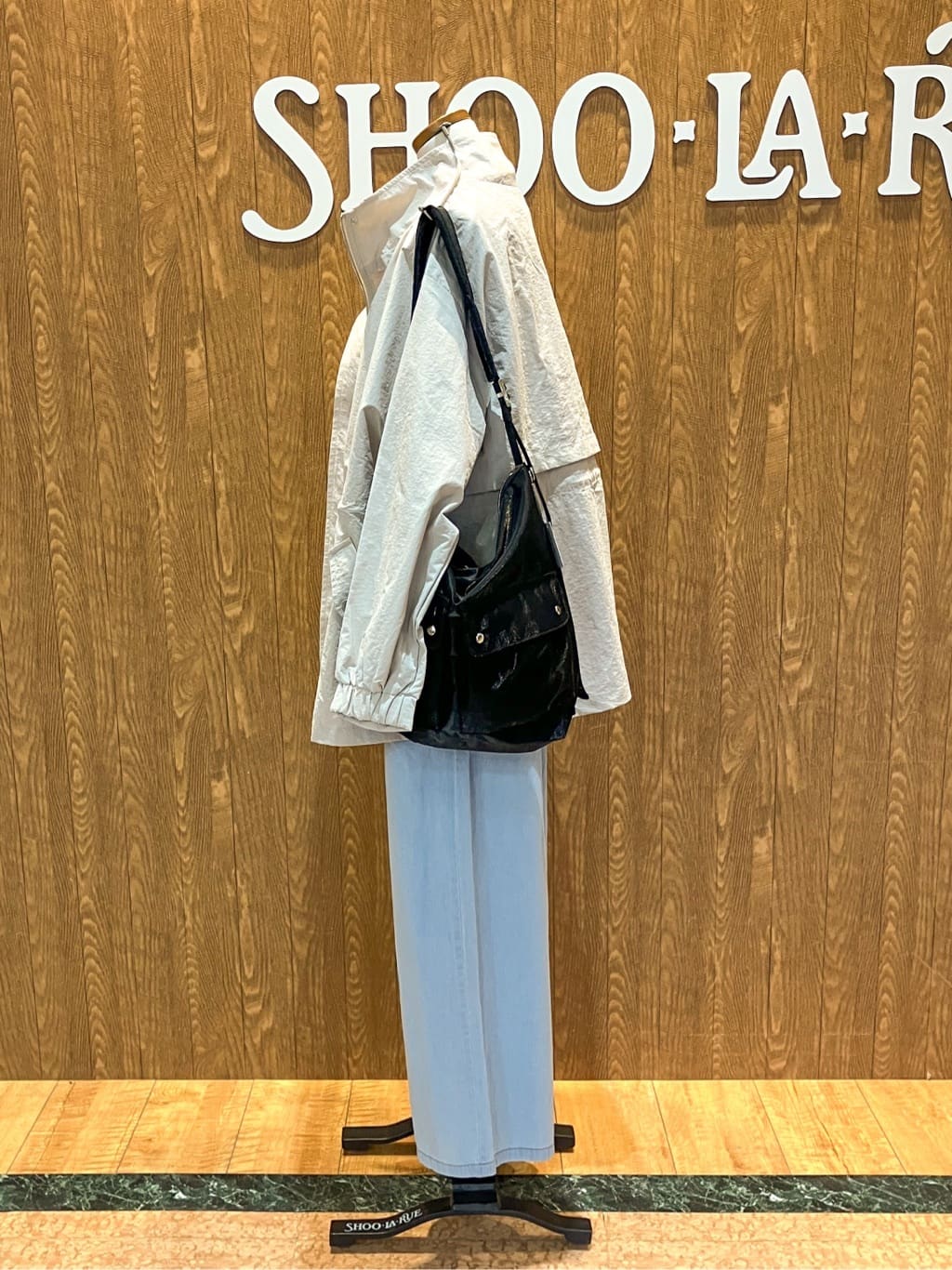 itoさんの「SHOO･LA･RUE｜【高レビュー/洗濯機可/S-LL】さらに軽くなった スポンディッシュ裾フェイクトップス」を使ったコーディネート