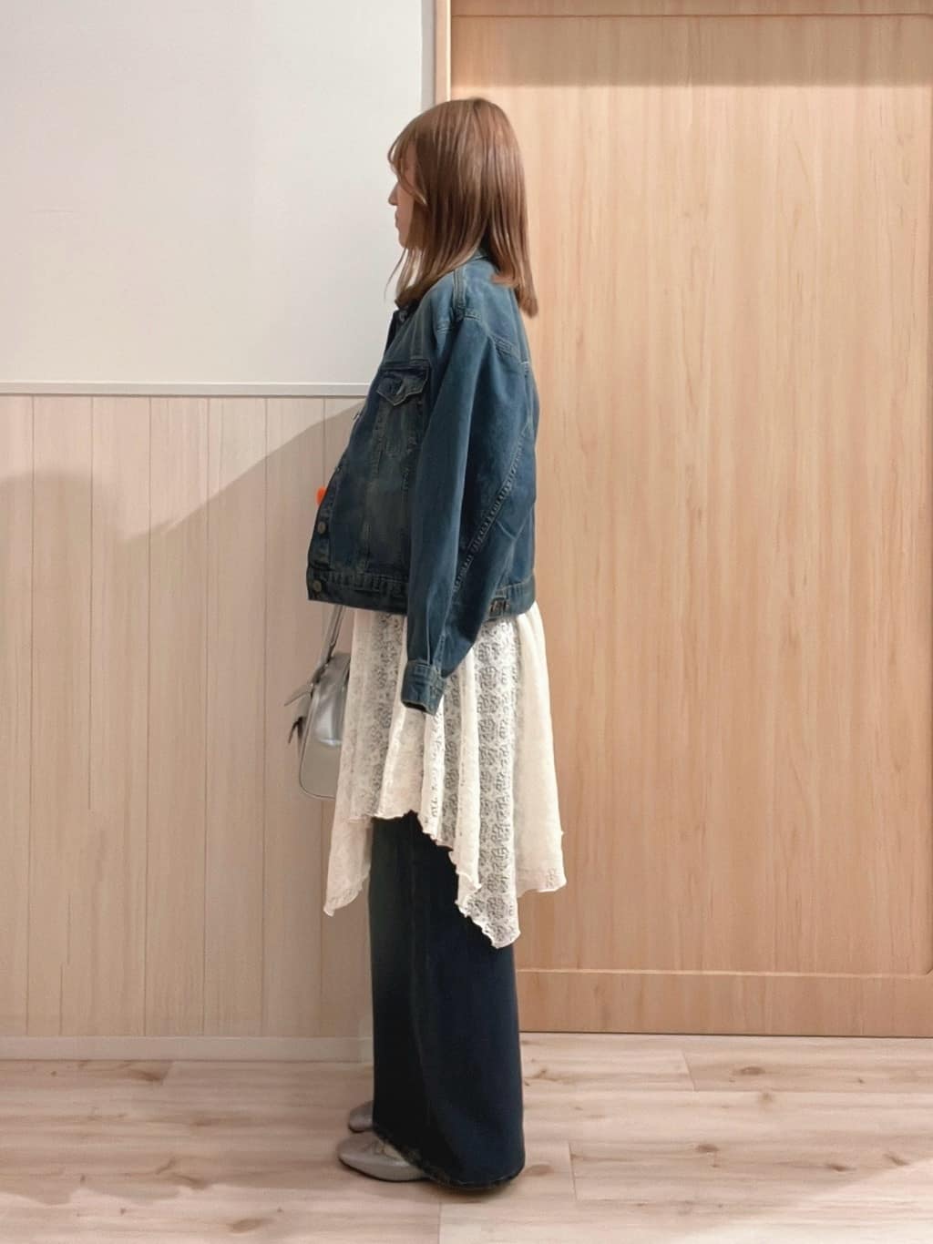 らこさんの「SHOO･LA･RUE｜【SHOO・LA・RUE DENIM】羽織るだけでこなれる　オーバーサイズデニムジャケット」を使ったコーディネート