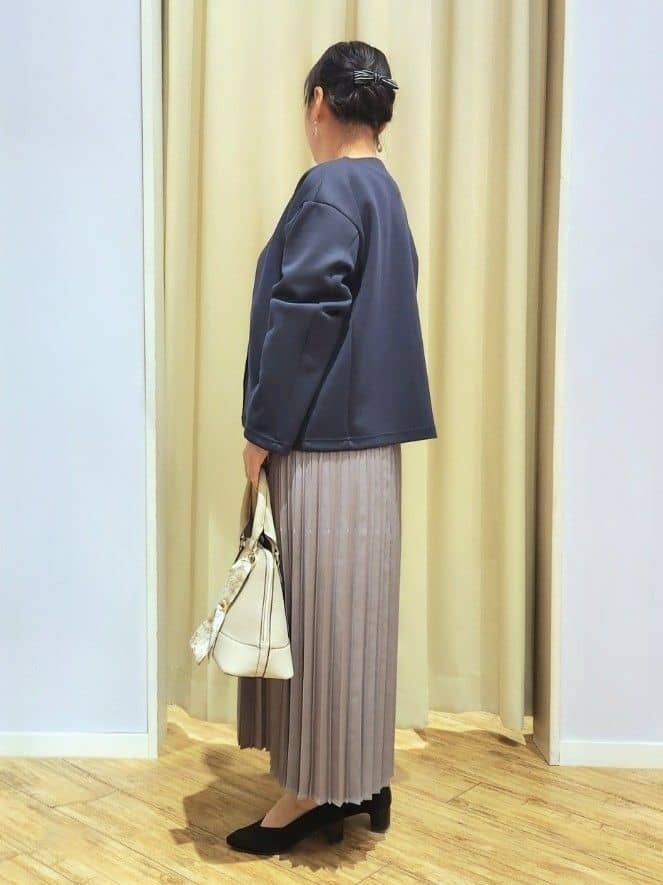 くまさんの「SHOO･LA･RUE｜【セットアップ可/S-LL/なめらかタッチ】大人のきれいめスタイルに ノーカラージップブルゾン」を使ったコーディネート