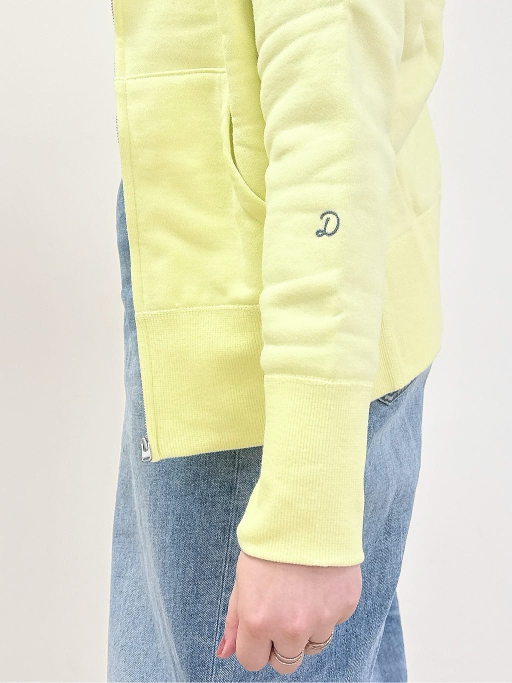 なかもとあきさんの「DRESSTERIOR｜ヴィンテージ加工ワイドデニムパンツ」を使ったコーディネート