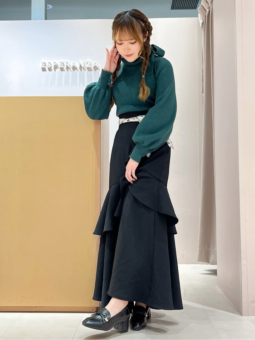 このかさんの「ESPERANZA｜ビジュー付リボンローファー」を使ったコーディネート