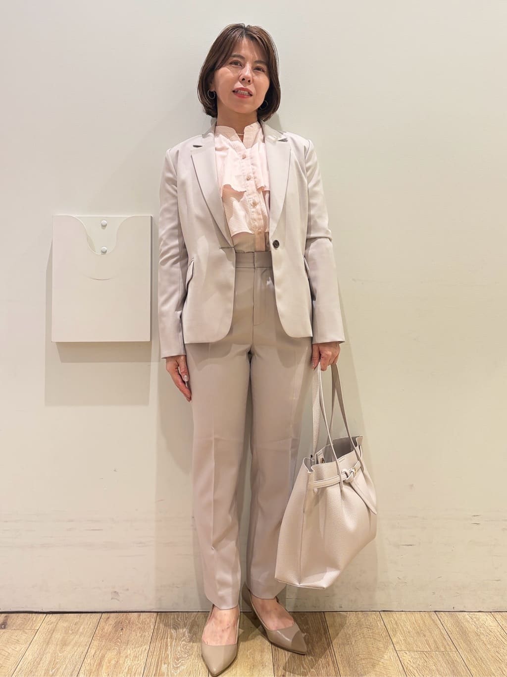 YUKOさんの「index｜フリルキーネックシャツ【洗濯機OK／イージーアイロン／防シワ】《XS～LL／7col》」を使ったコーディネート