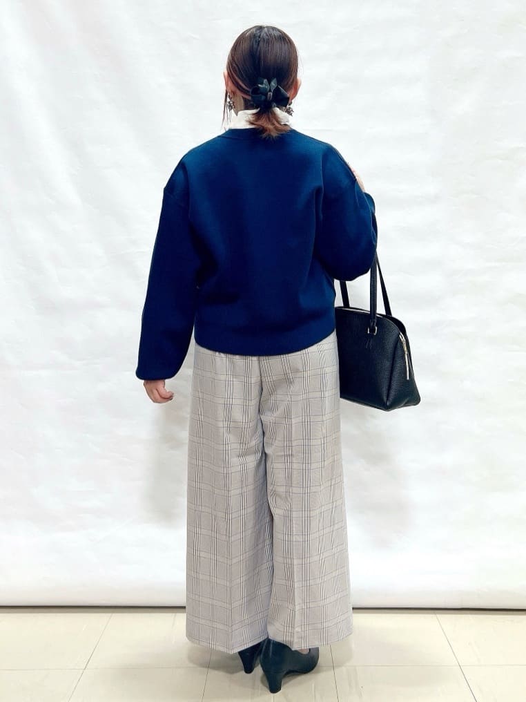 YUIさんの「SHOO･LA･RUE｜【洗濯機可/S-LL】1枚でも羽織りでも 華やか上品カーデ」を使ったコーディネート