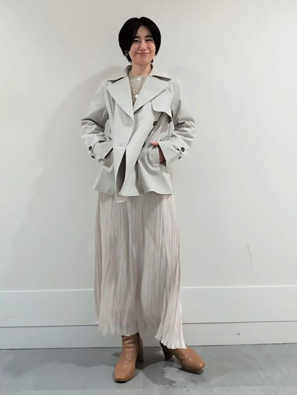 ミズタさんの「UNTITLED｜【定番人気/はっ水/洗える】タスランショートトレンチコート」を使ったコーディネート