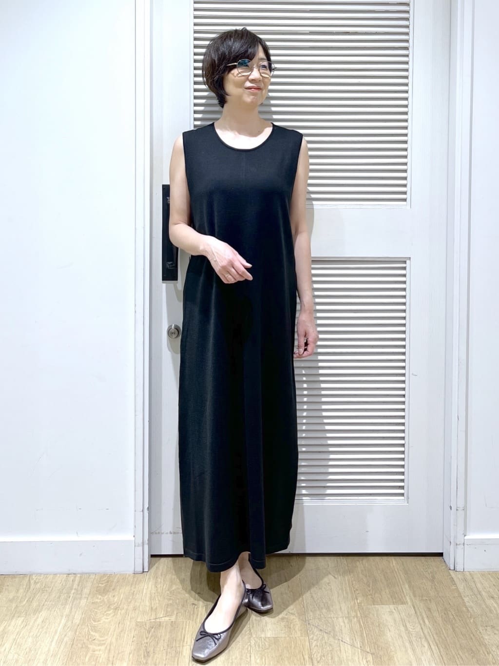 Miyazakiさんの「Dessin｜【2点セット・洗える】ニットカーディガン&times;ノースリーブワンピース」を使ったコーディネート