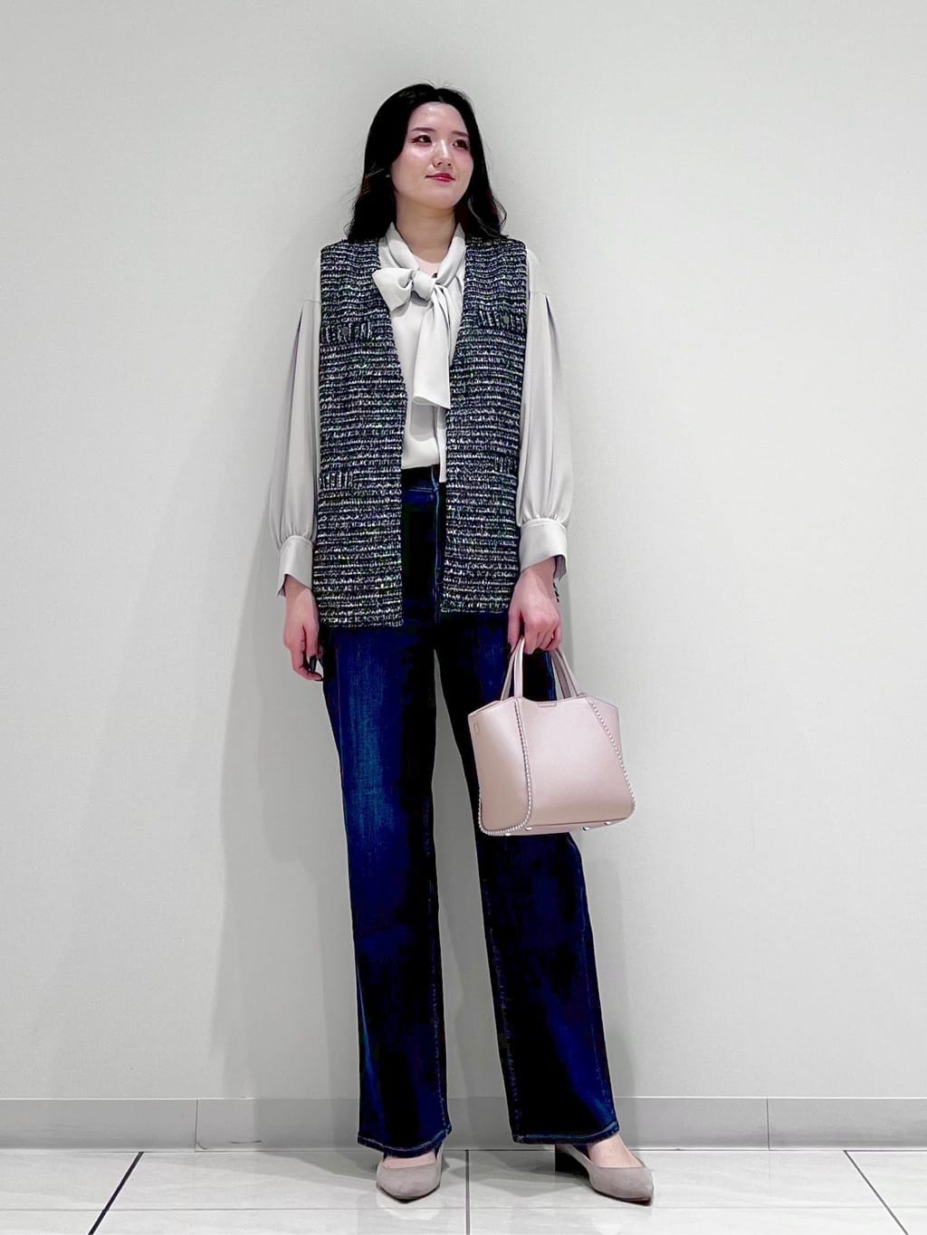 T.Kさんの「INDIVI｜【洗える】ジョーゼットボウタイブラウス」を使ったコーディネート