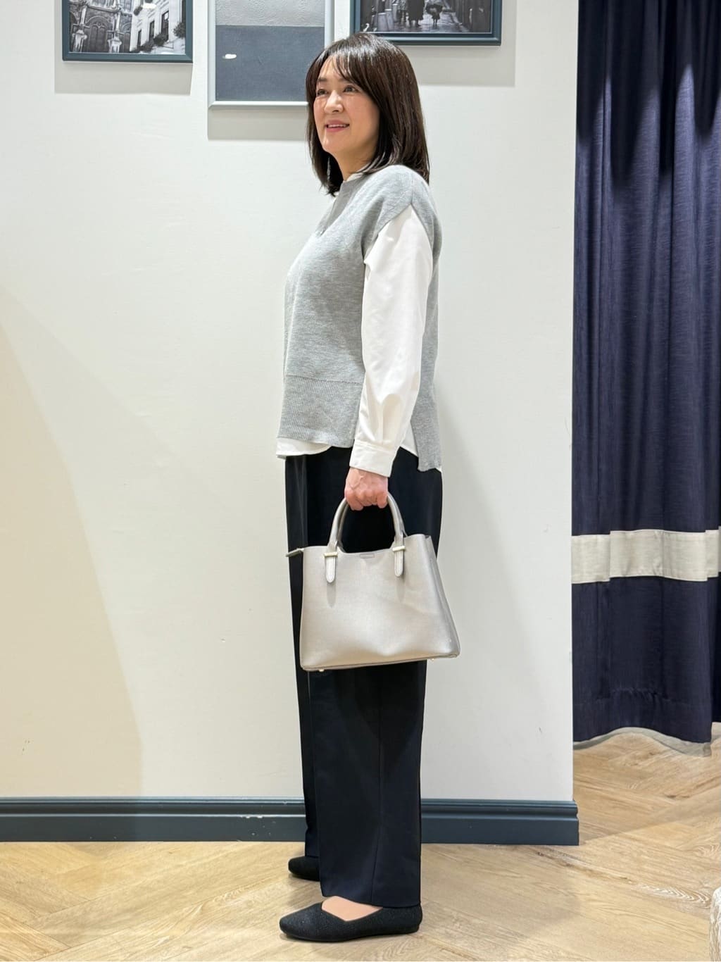 Lilyさんの「grove｜【2点SET】一枚でコーデが決まる！ニットベスト&times;シャツSET」を使ったコーディネート
