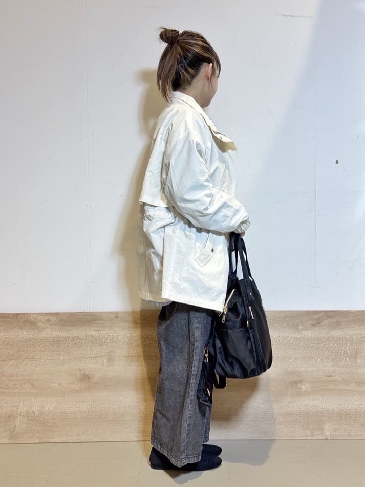 るねさんの「SHOO･LA･RUE｜【防花粉/S-LL】ウエストマークですっきり見え　軽やかスタンドブルゾン」を使ったコーディネート