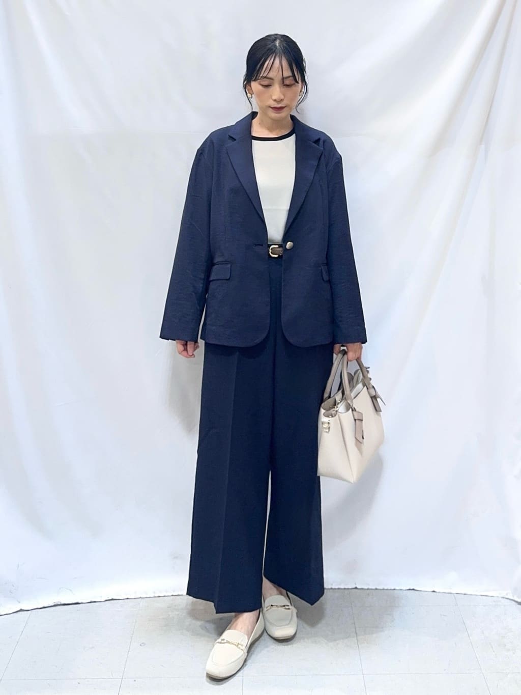 𝐇𝐢𝐫𝐨𝐦𝐢さんの「SHOO･LA･RUE｜【洗濯機可/S-LL/アンサンブル可】すっきりと好印象 配色クルーネックニット」を使ったコーディネート