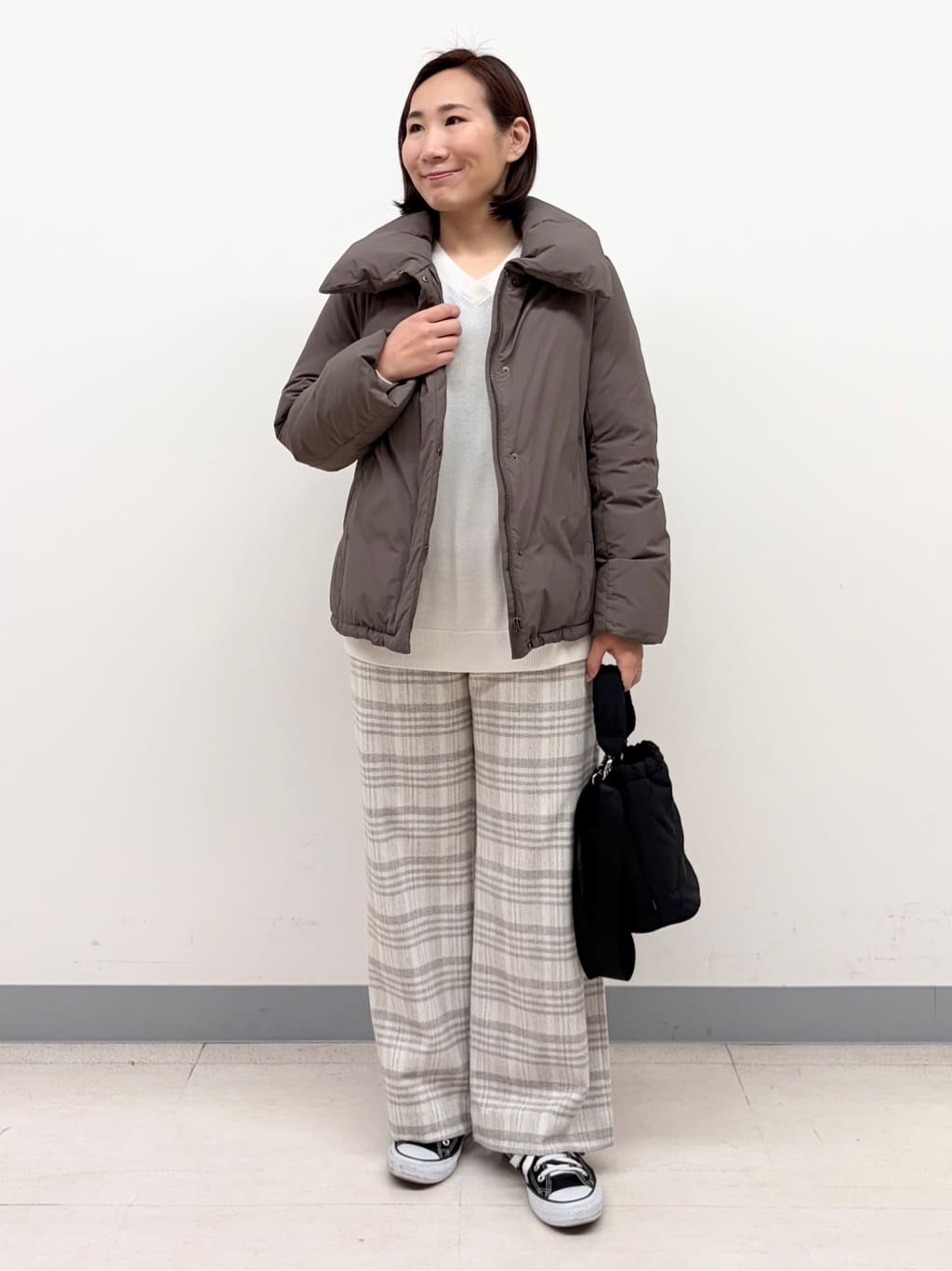 YUKARIさんの「INDIVI｜【撥水／洗える／デザイン衿】ステッチレス ショートダウンコート」を使ったコーディネート
