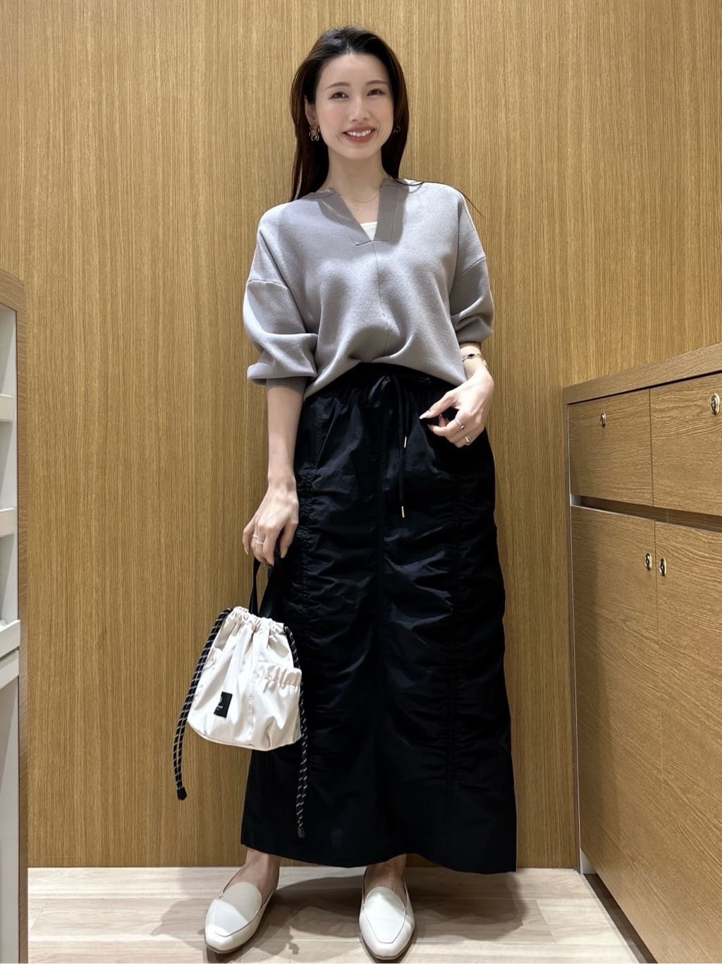 maiさんの「OPAQUE.CLIP｜キーネックデザインニット【洗濯機OK】」を使ったコーディネート