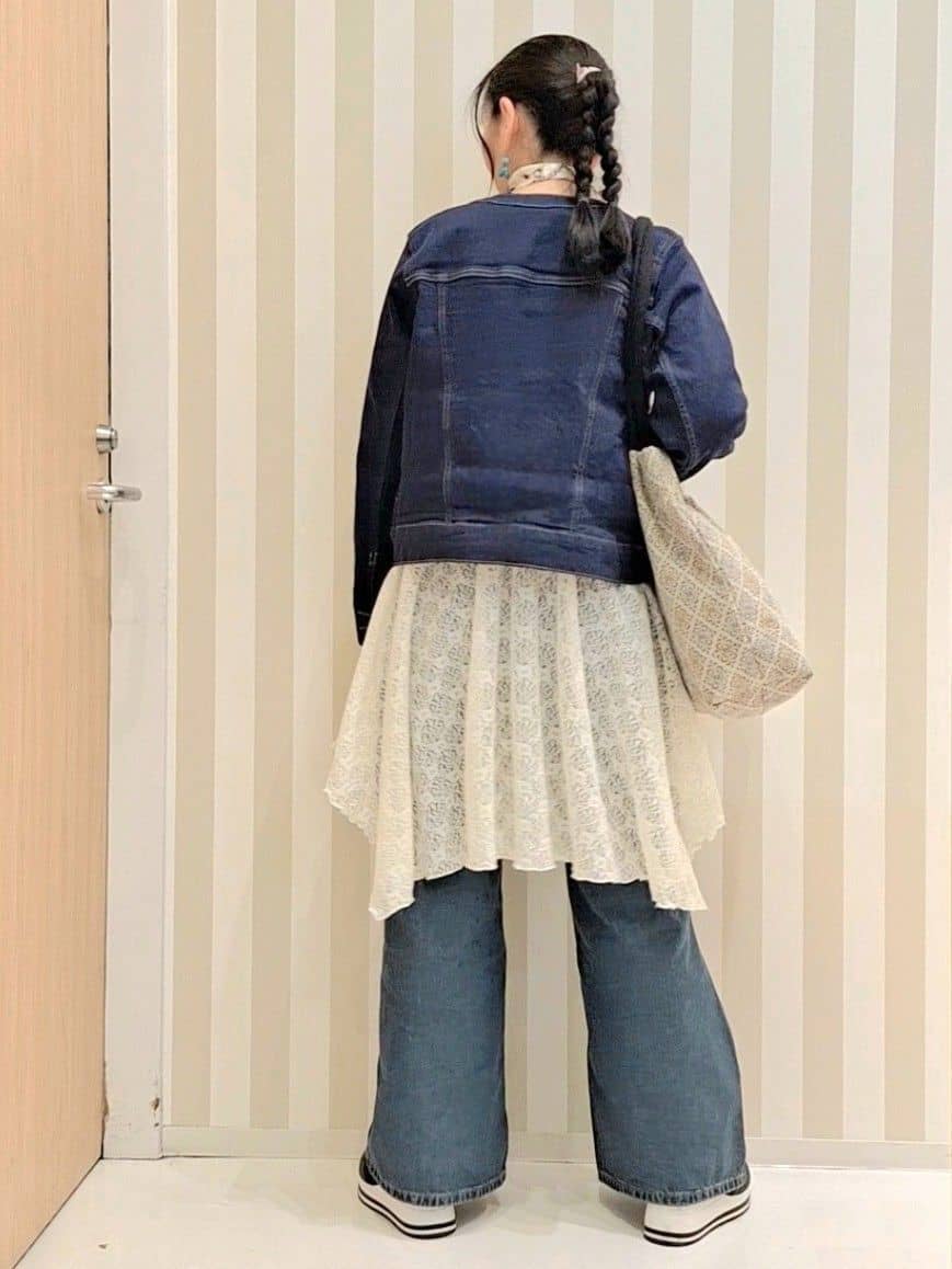 Saoさんの「SHOO･LA･RUE｜【前後2WAYネック】レイヤードスタイルにおすすめ レースキャミチュニック」を使ったコーディネート