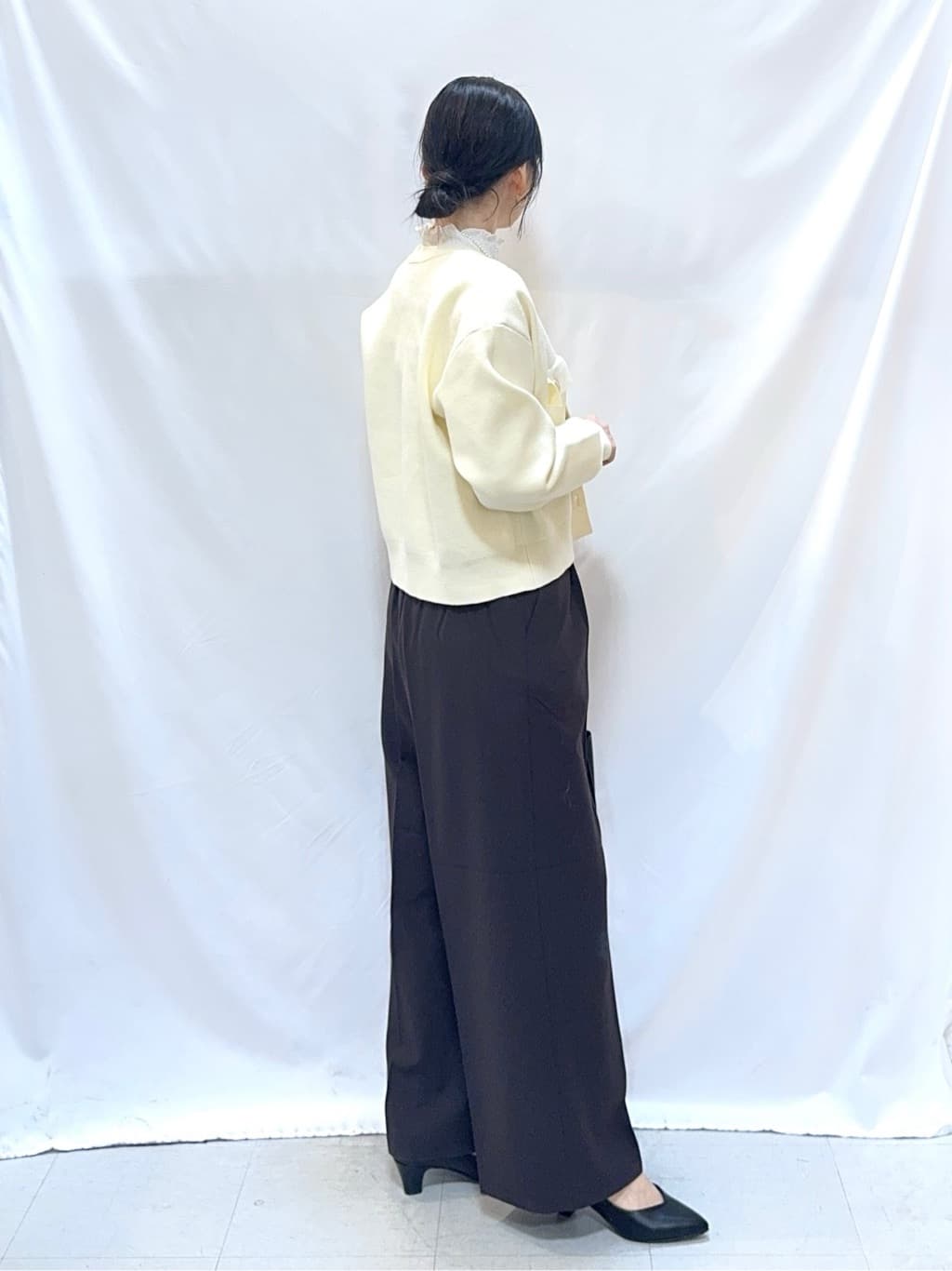 𝐇𝐢𝐫𝐨𝐦𝐢さんの「SHOO･LA･RUE｜【洗濯機可/S-LL】1枚でも羽織りでも 華やか上品カーデ」を使ったコーディネート