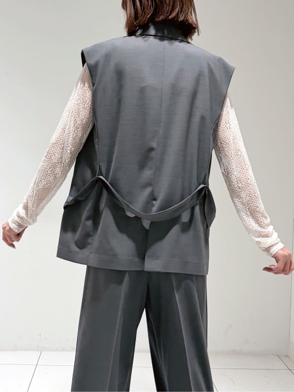 shioriさんの「INDIVI｜Comfy SET UP｜ベルテッドジレ【セットアップ対応／通勤／カセット服／接触冷感／UVカット】」を使ったコーディネート