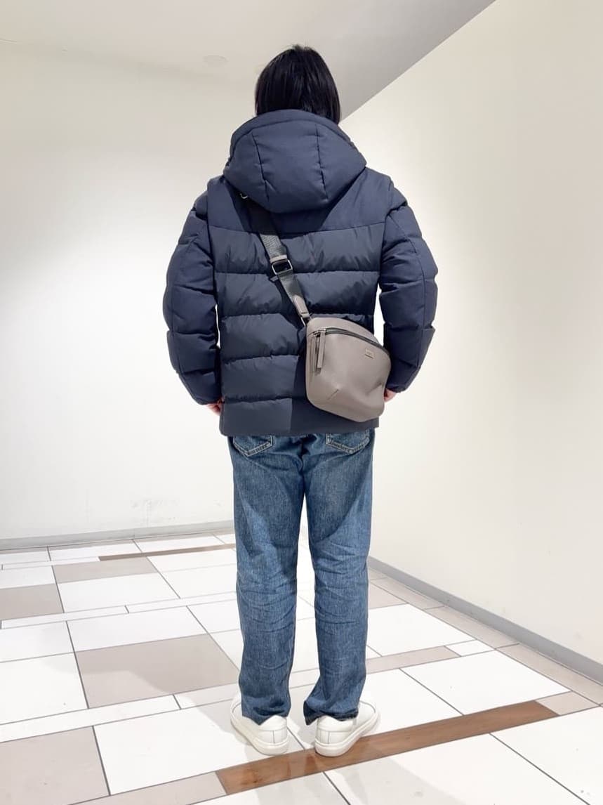 及川さんの「TAKEO KIKUCHI｜カラーコンビ ダウンブルゾン」を使ったコーディネート