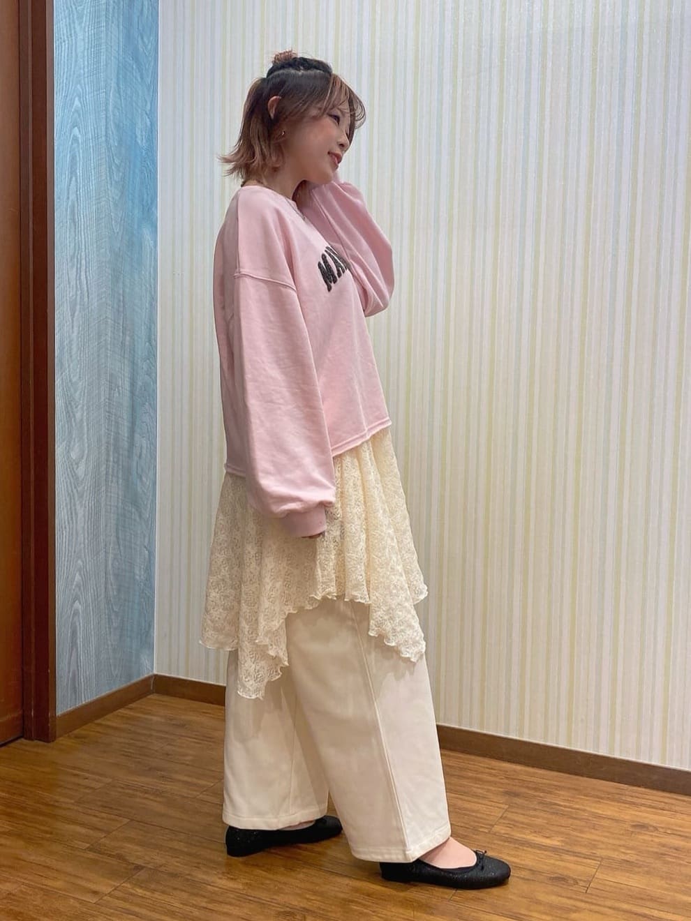 ayaさんの「SHOO･LA･RUE｜【洗濯機可/S-LL】コーデの主役になる ロゴアソート 裏毛スウェット」を使ったコーディネート