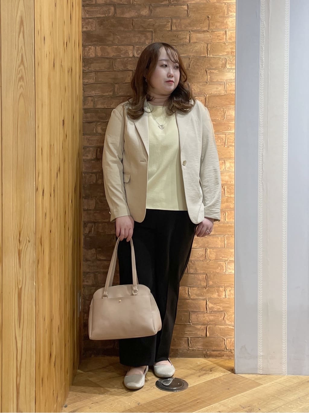 Risaさんの「SHOO･LA･RUE｜【S-LL/セットアップ可/イージーケア/UV】オンにもオフにも 軽やかシングルジャケット」を使ったコーディネート