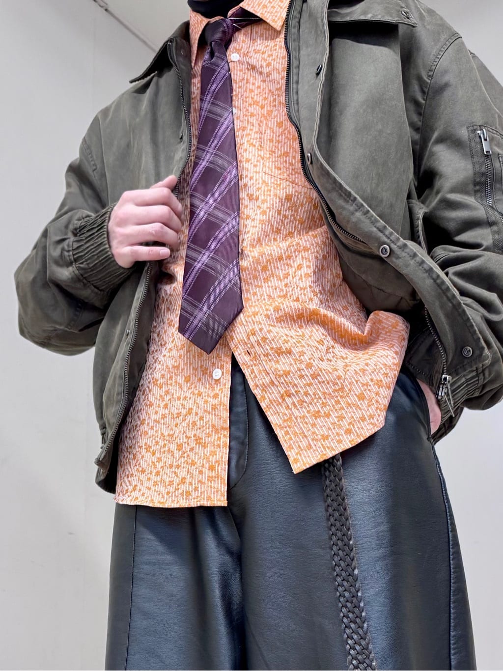 ryoさんの「TAKEO KIKUCHI｜播州 ドビーストライプ フラワーシャツ」を使ったコーディネート