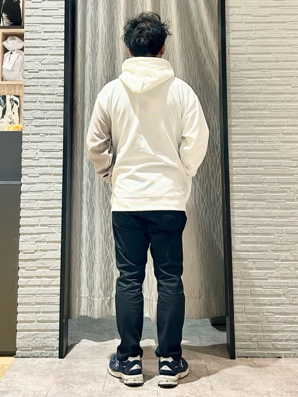 KENJI Iさんの「THE SHOP TK｜【大人の為の絶妙バランス】パネル切替パーカ 濯機機OK」を使ったコーディネート