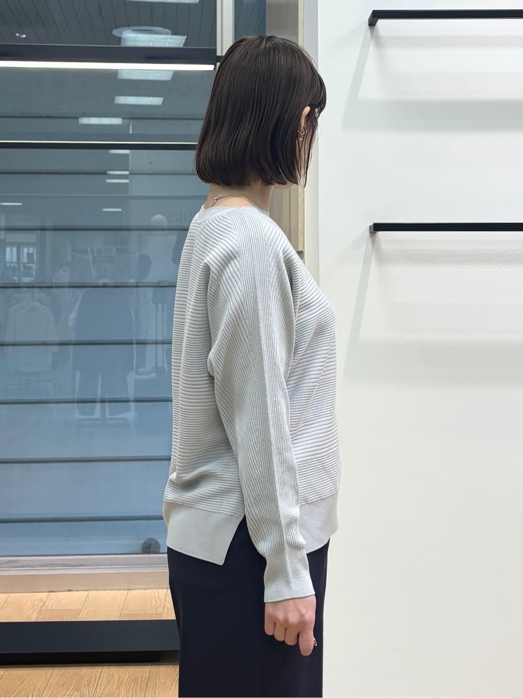 asamiさんの「INDIVI｜【洗える／キレイ色】体型カバー無縫製ニット」を使ったコーディネート