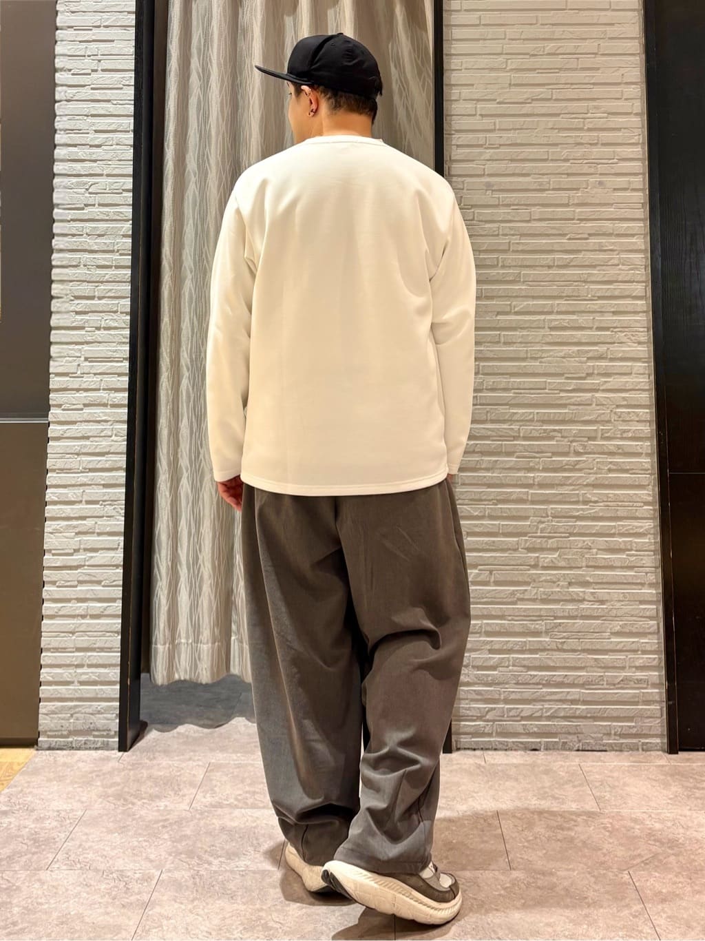 Pーyamaさんの「THE SHOP TK｜【さりげないワンポイント】ダンボール刺繍スウェット 洗濯機OK」を使ったコーディネート