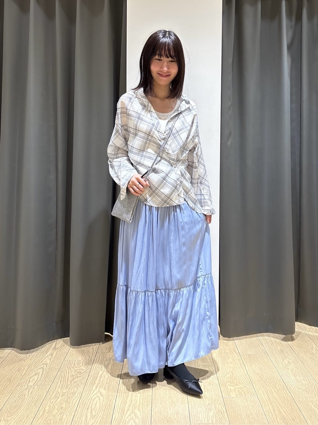 Yoshimiさんの「INDIVI｜【2WAY／シアー】バイアスチェック柄＆無地 カシュクールシャツ」を使ったコーディネート