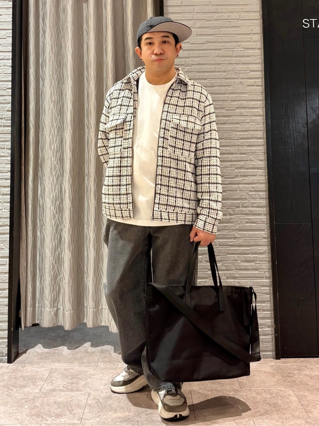 Pーyamaさんの「THE SHOP TK｜【TO GO SHEEP】巾着ショルダーバッグ」を使ったコーディネート
